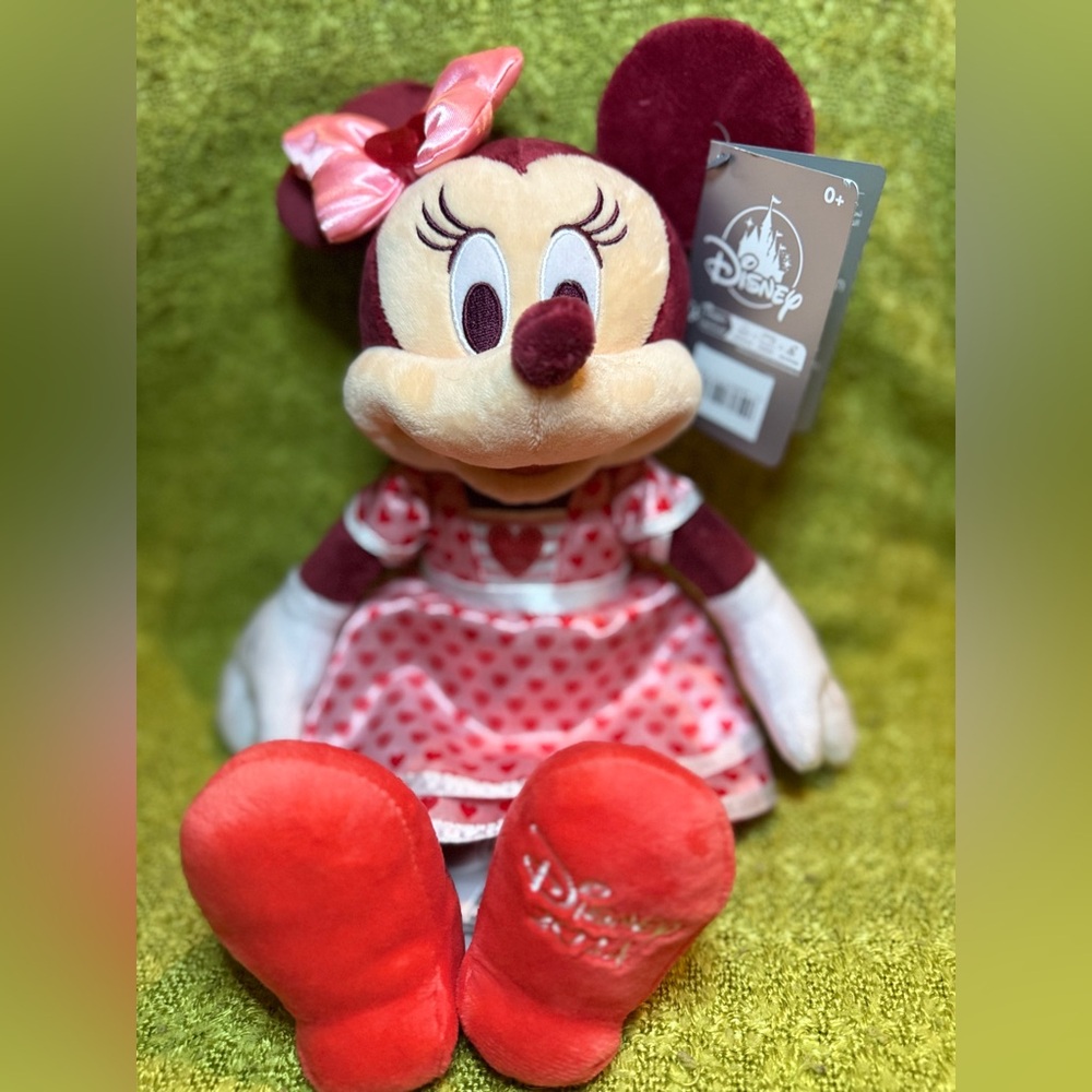 🔥 Fire Sale 🔥
Disney Minnie Mouse 2024 Limited Edition Plush 14” - Picture 1 of 7